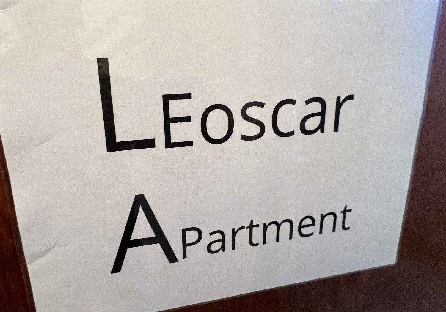 Leoscar In Center Self Check-in *